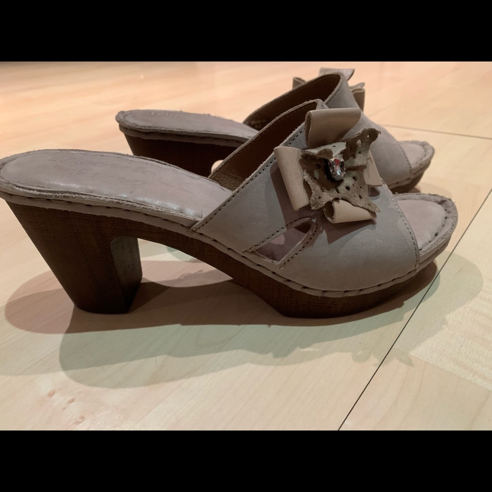 Ladies Sandals with the heel
